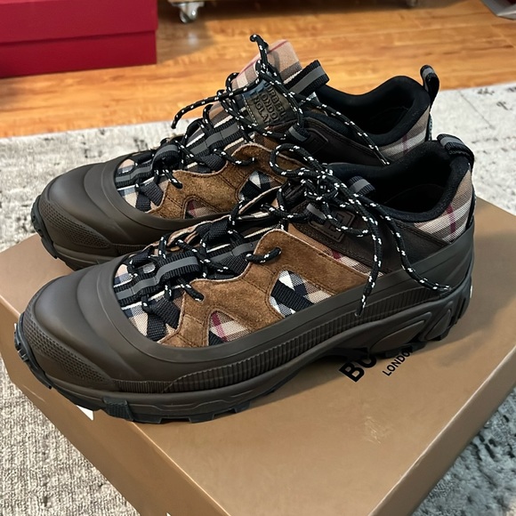 Burberry Men Leather Arthur Vintage Check Sneakers - Picture 2 of 13